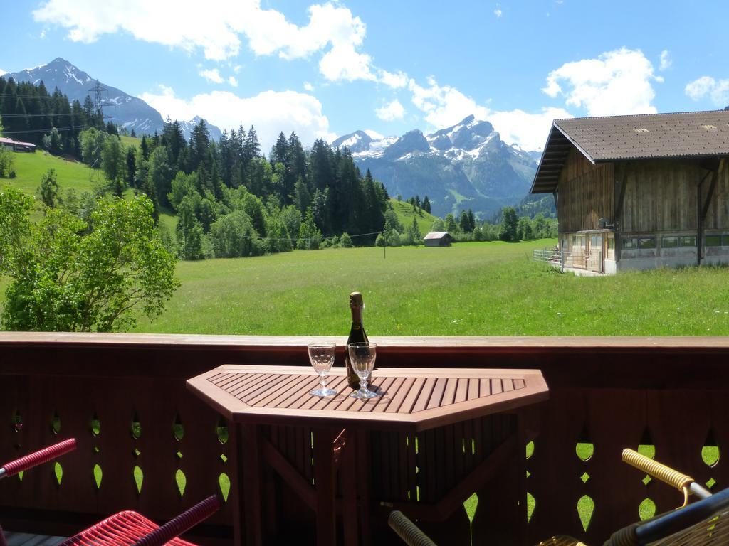 Appartamento Casa Antica Gstaad Esterno foto
